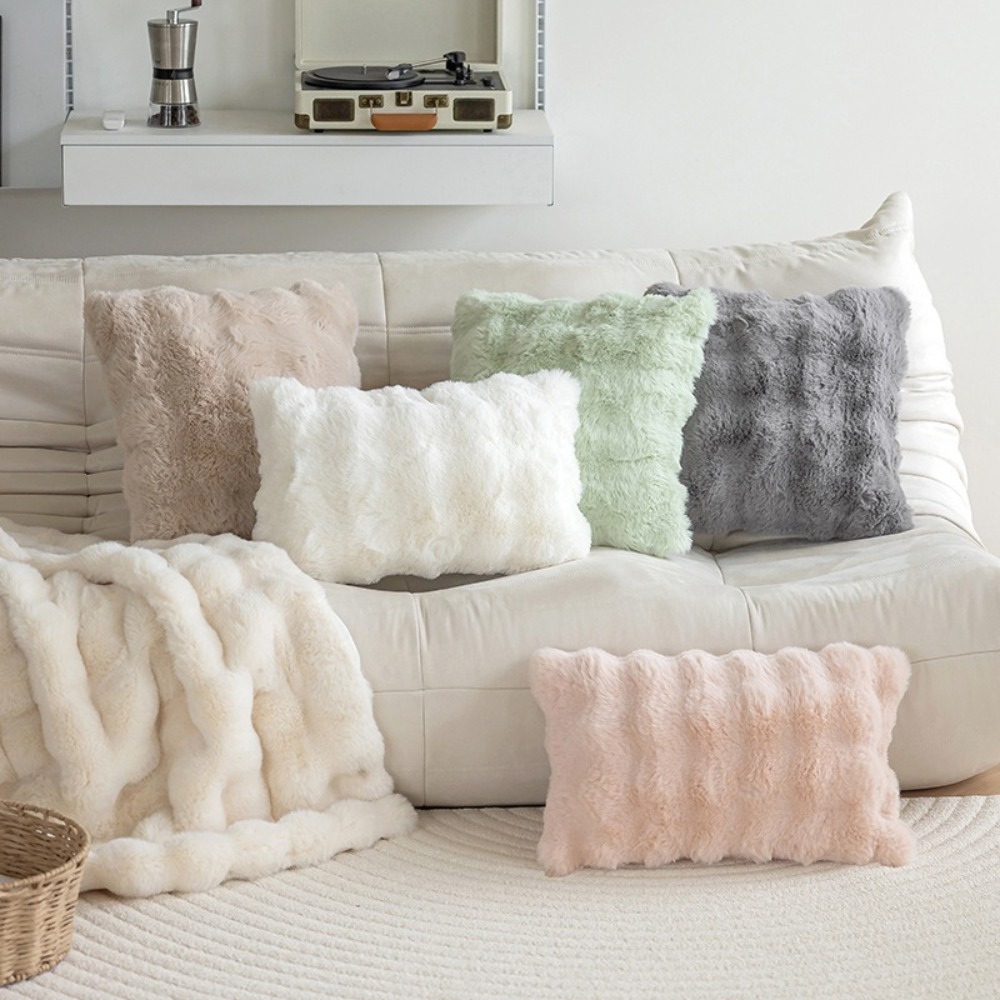 Pillow Cover 20X20 - Sarung Bantal Bulu Kelinci Imitasi Sederhana,